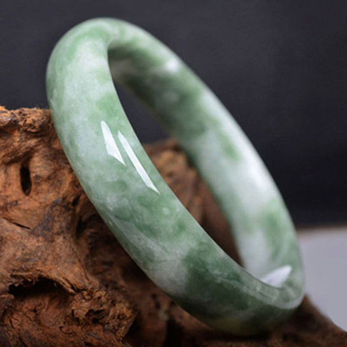 Handcrafted jade bracelet for women – Feng Shui prosperity and harmony