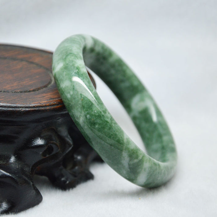 Handcrafted jade bracelet for women – Feng Shui prosperity and harmony