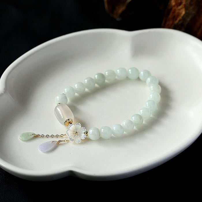 Elegant Women’s Green Jade Bracelet Closeup
