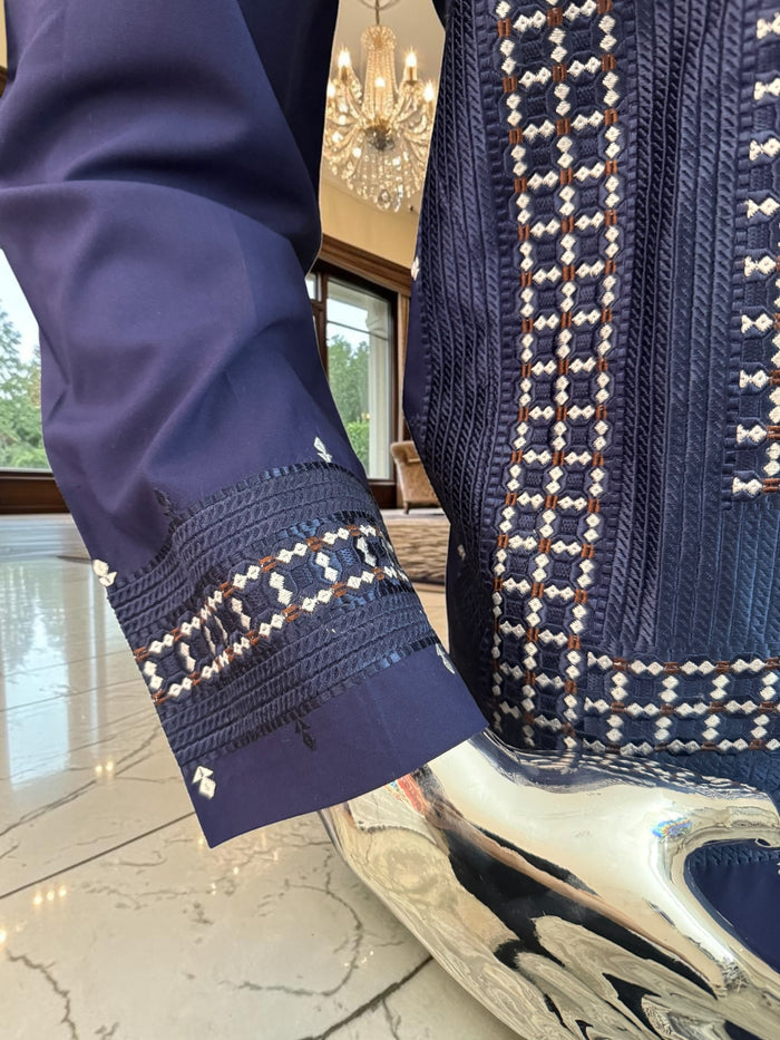 Medium Men’s Navy Blue Parahan Tunban – Premium White/Navy/Brown Machine Embroidery Afghan Outfit
