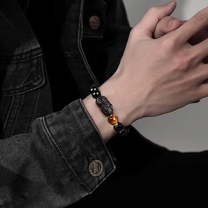 Male Wrist Wearing Pixiu Wealth Amulet Bracelet