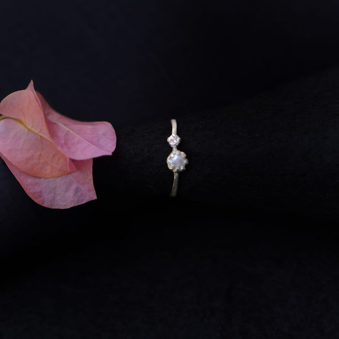 Orbit Pearl Ring-S/M - Quirksmith