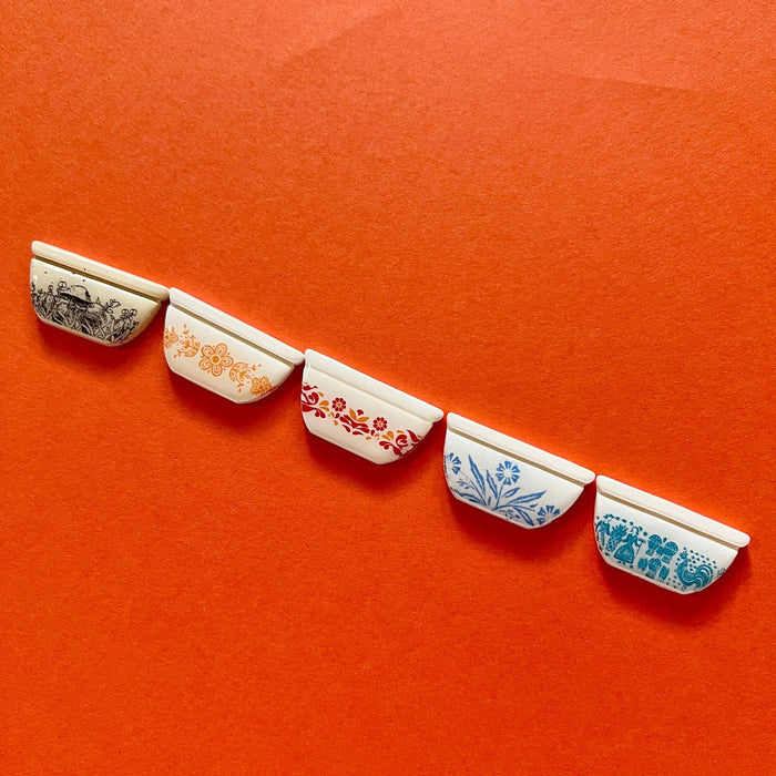 Pyrex Magnets: Amish Butterprint - The Regal Find