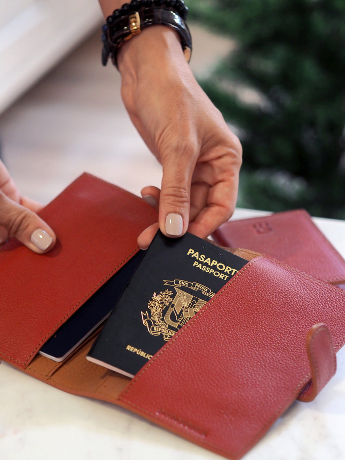 Victoria Passport Holder red
